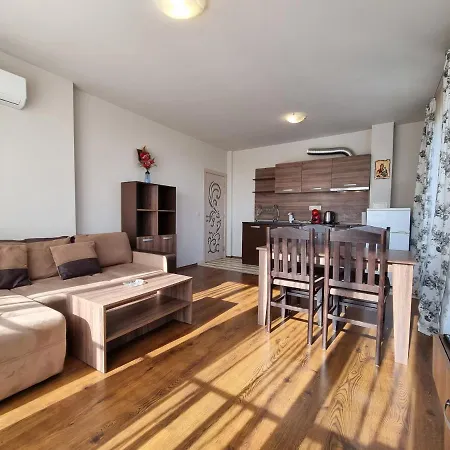 Diamond Pool View - First Line Apartment *
