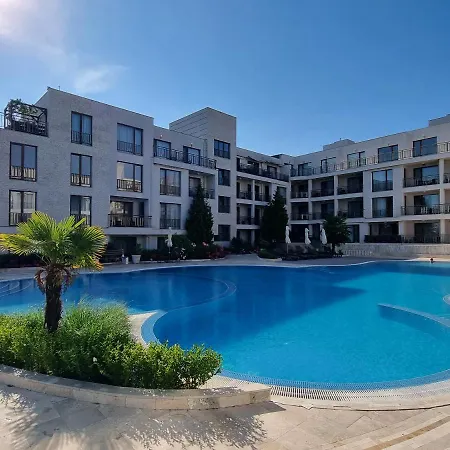 Apartment Diamond Pool View - First Line *
