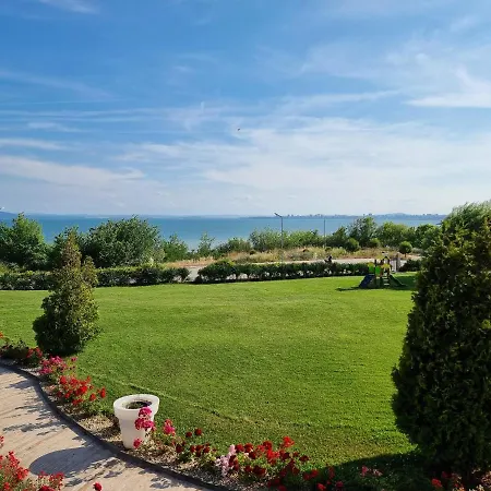 Diamond Pool View - First Line Apartment Burgas