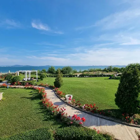 Diamond Pool View - First Line Apartment Burgas